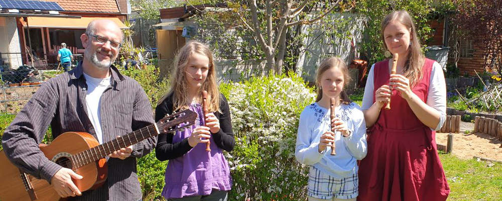 Musikalische Frühlingsgrüße einer Schulfamilie